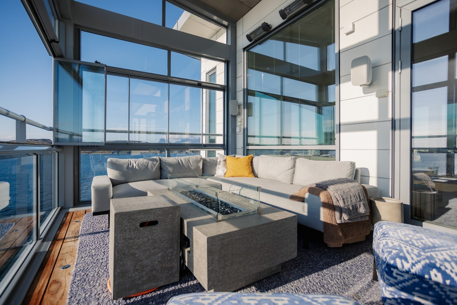 Fra stuen har du direkte utgang til en vestvendt, innglasset balkong Galleribilde