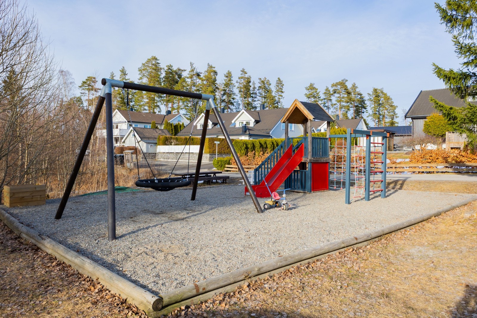 Svært barnevennlig område med kort vei til lek og morro. Galleribilde