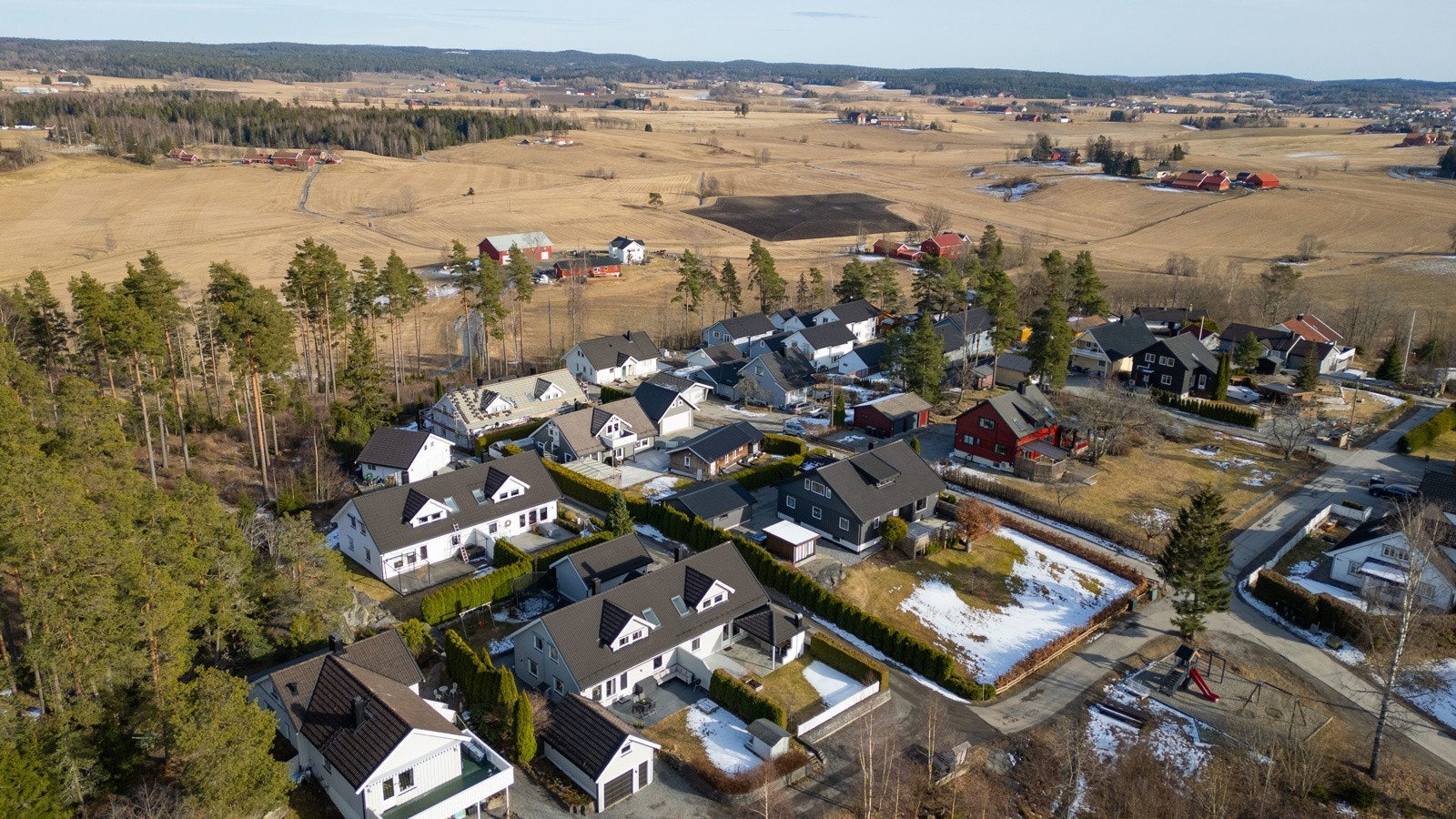 Området er populært blant barnefamilier, etablerere og godt voksne, og preges av trygge omgivelser, lite trafikk og nærhet til natur Galleribilde