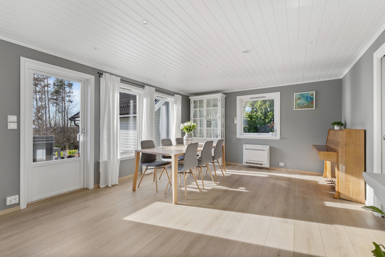 Boligen er naturlig inndelt i ulike soner som gjør det enkelt å møblere Galleribilde