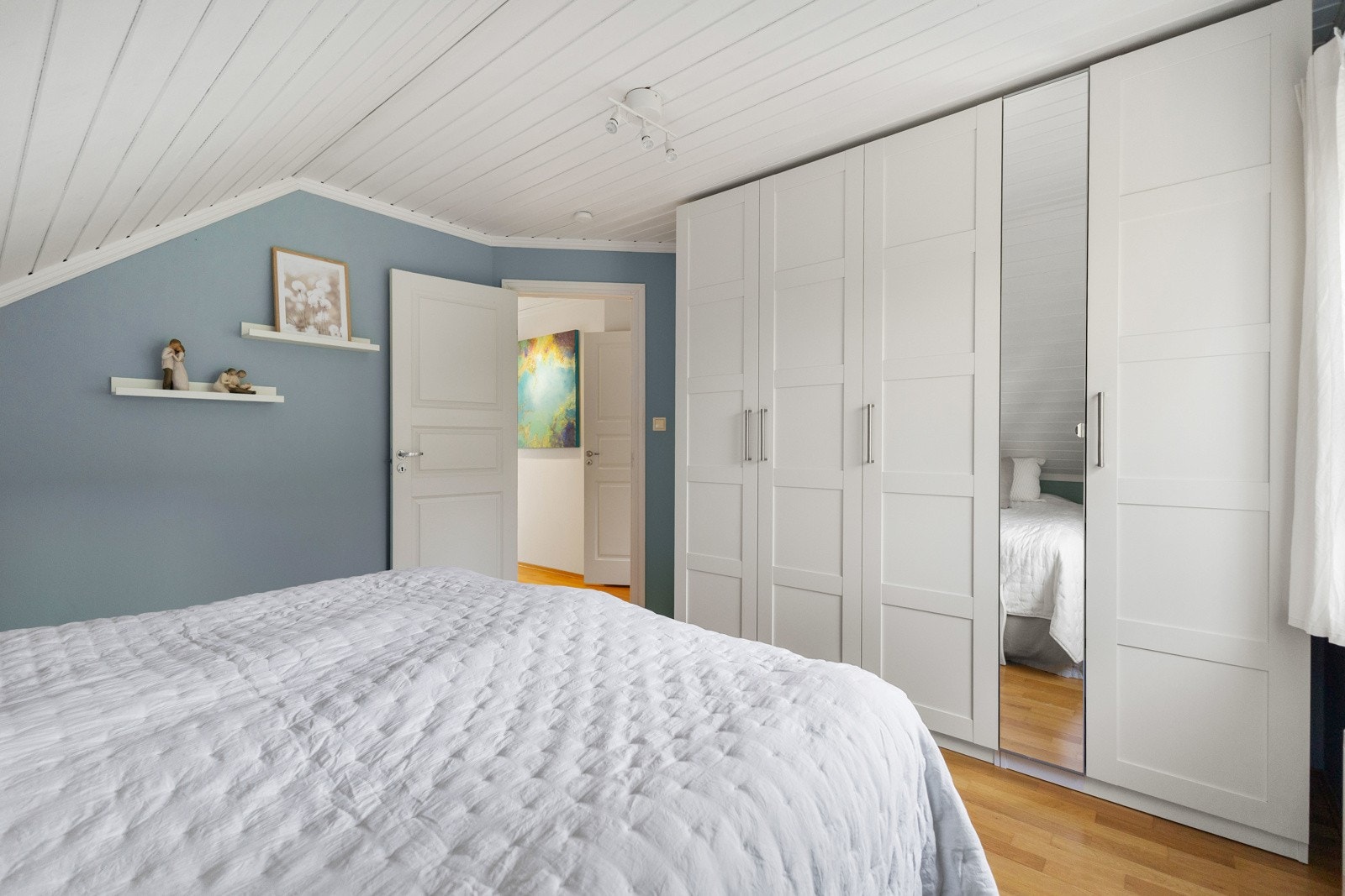 Garderobeskap fra 2020. Galleribilde