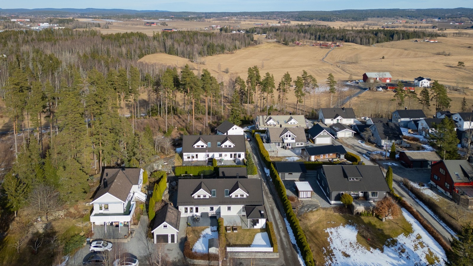 Barnefamilier vil sette pris på nærheten til flere skoler og barnehager i områdett. Galleribilde