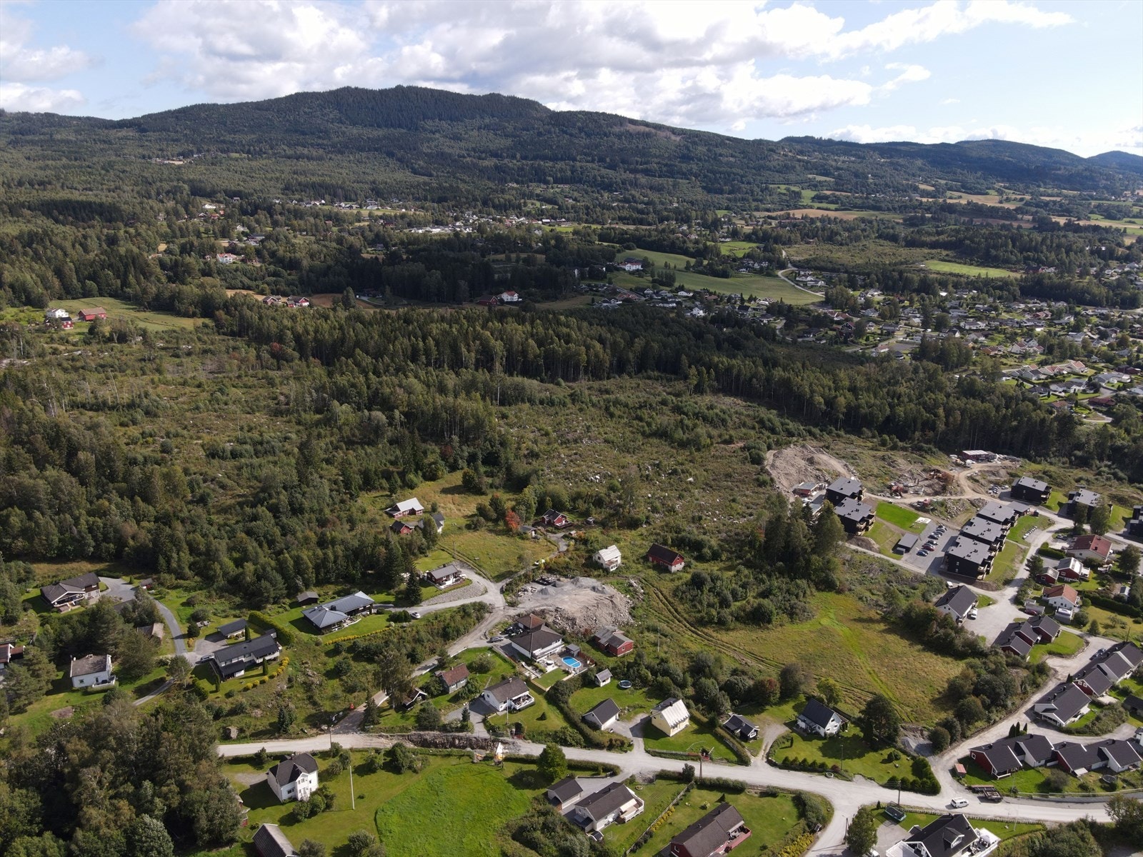 Infrastrukturen vil være klar august 2025, med gangvei og vann og avløp frem til tomtegrensa. Galleribilde