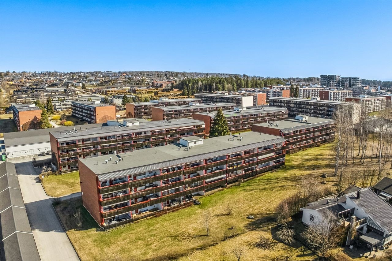 Leiligheten ligger på Hamar vest - en etablert bydel med det meste innen gangavstand. Galleribilde