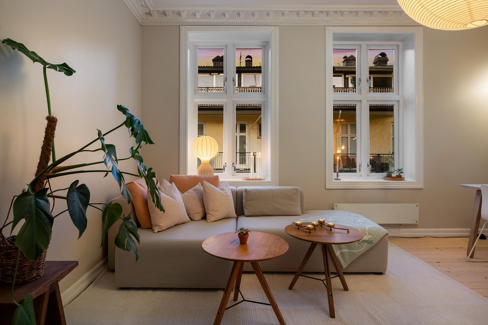 Hyggelig kveldsstemning i stuen. Galleribilde