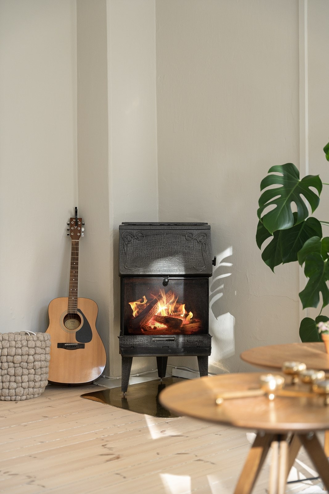 Flott peisovn i stuen som sørger for en lun varme og atmosfære. Galleribilde