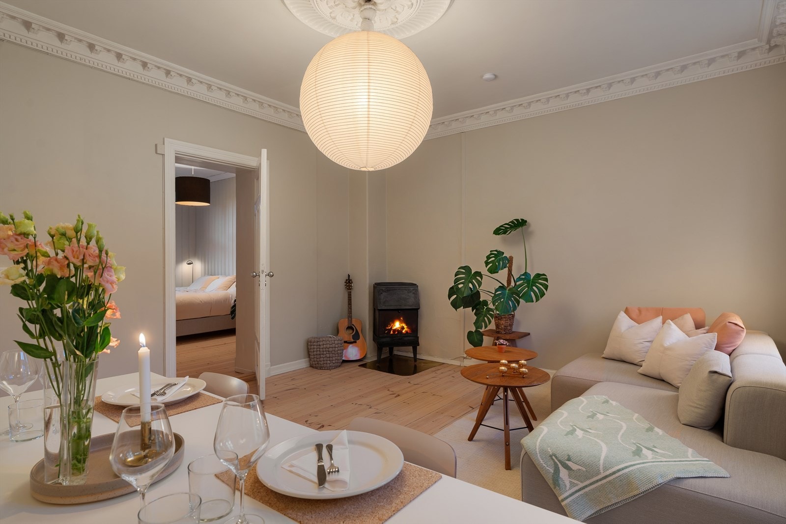 Rommet har en fin inndeling som gir rom for flere soner. Galleribilde