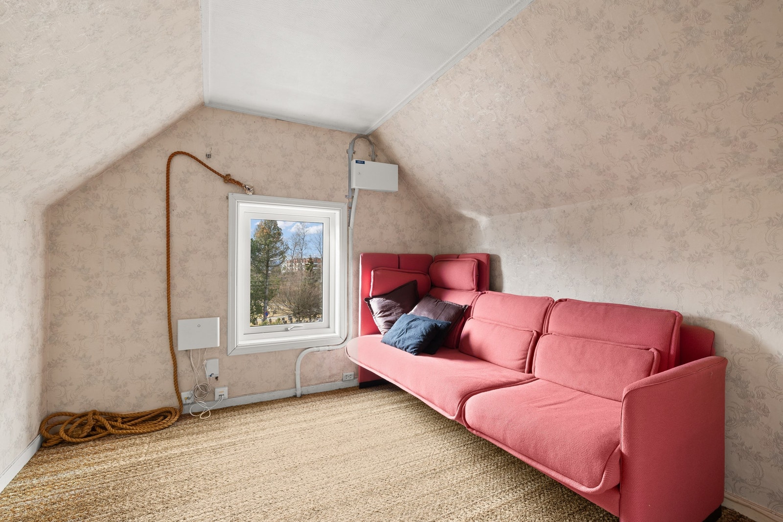 Innredet rom på loft. Galleribilde