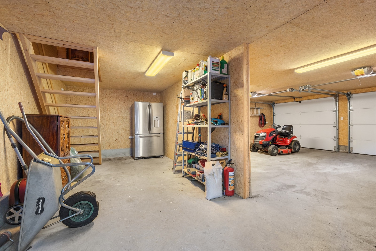 Stor garasje (ombygging 2010-2011 ikke godkjent av kommunen). Galleribilde
