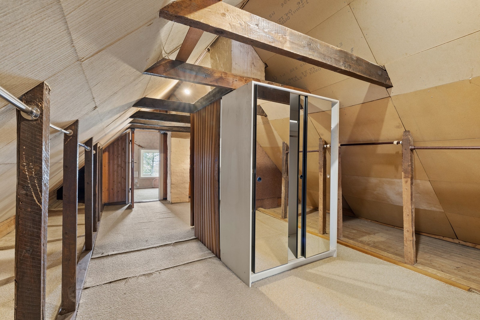Stort lagringsloft. Galleribilde