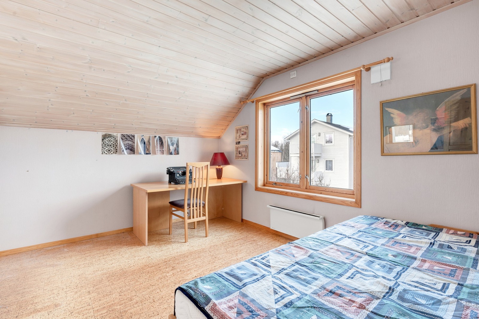 Boligen har totalt 3 soverom i loftsetasjen. Galleribilde