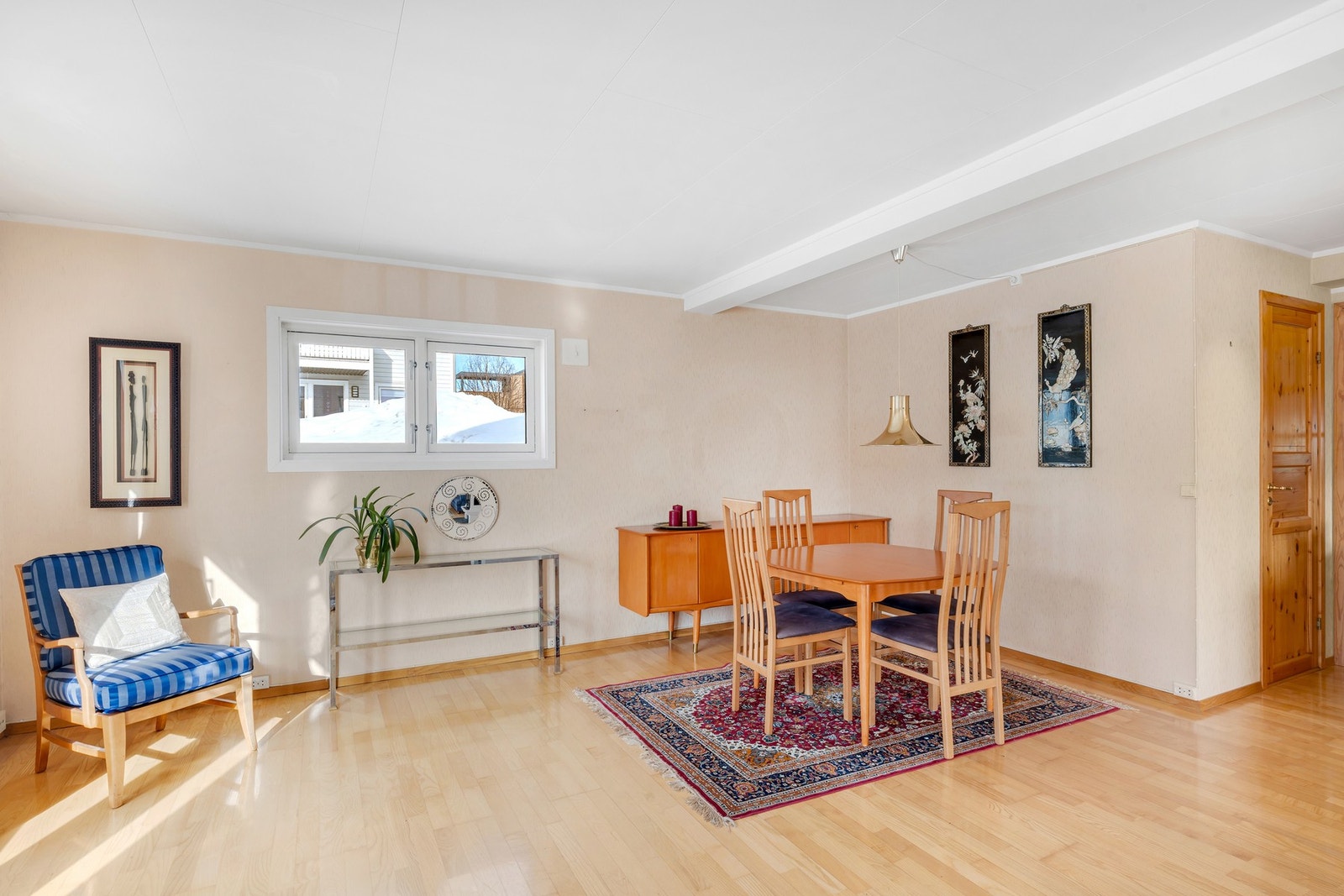 Planløsningen gir mulighet for egen spiseplass hvor hele familien kan samles. Galleribilde