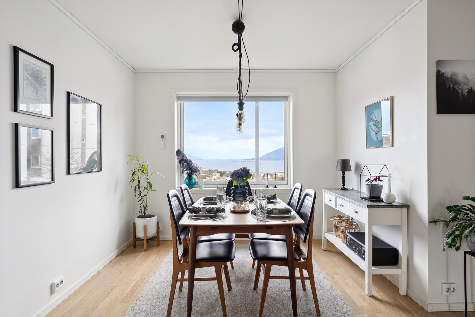 En lys og fin 3-roms leilighet med nydelig utsikt. Galleribilde
