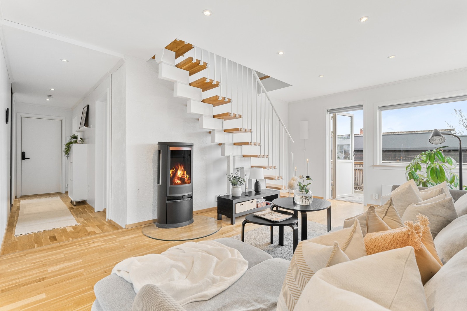 Leiligheten har et bruksareal på hele 115 m² og består av 2.etasje + loft. Galleribilde