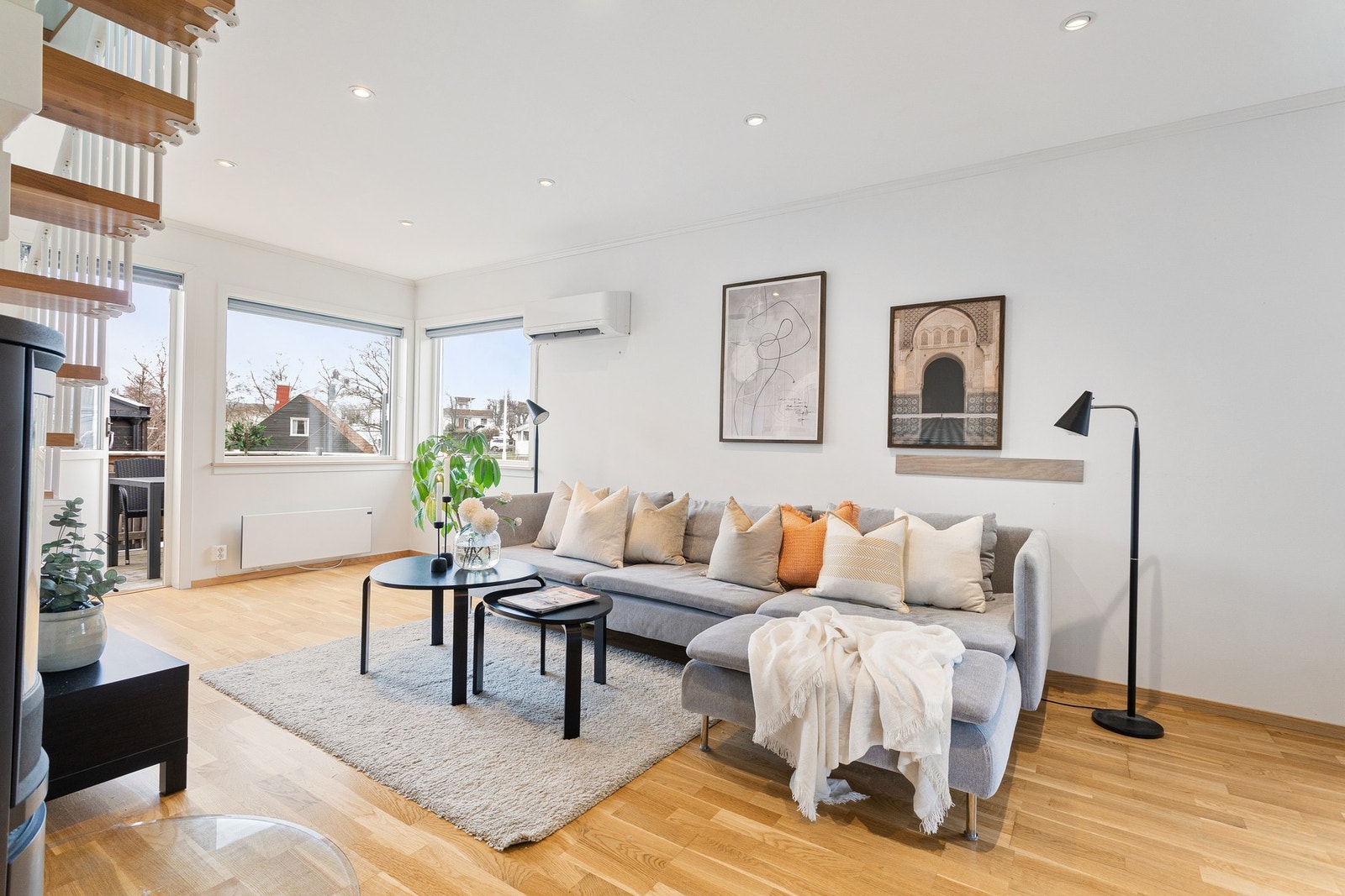 Leiligheten har en stor dagligstue på 26,2 m² med god plass til ønsket sittegruppe. Fra stuen er det utgang til en herlig balkong. Galleribilde