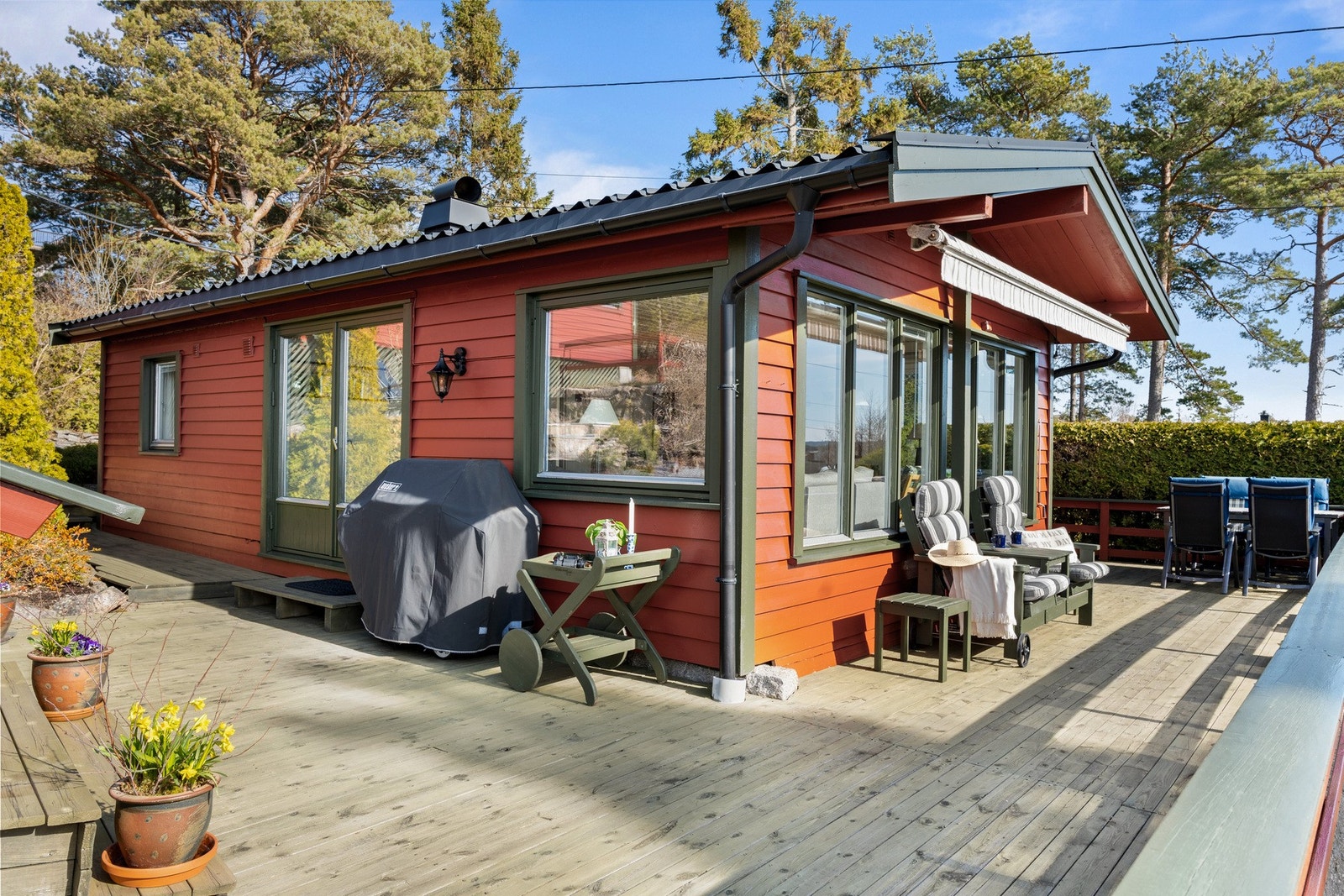 Fra brygga er det kort vei til øyer, svaberg og marinaer. Galleribilde