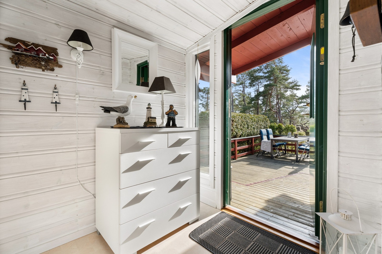 Inngangsparti med plass til ytterklær og sko Galleribilde