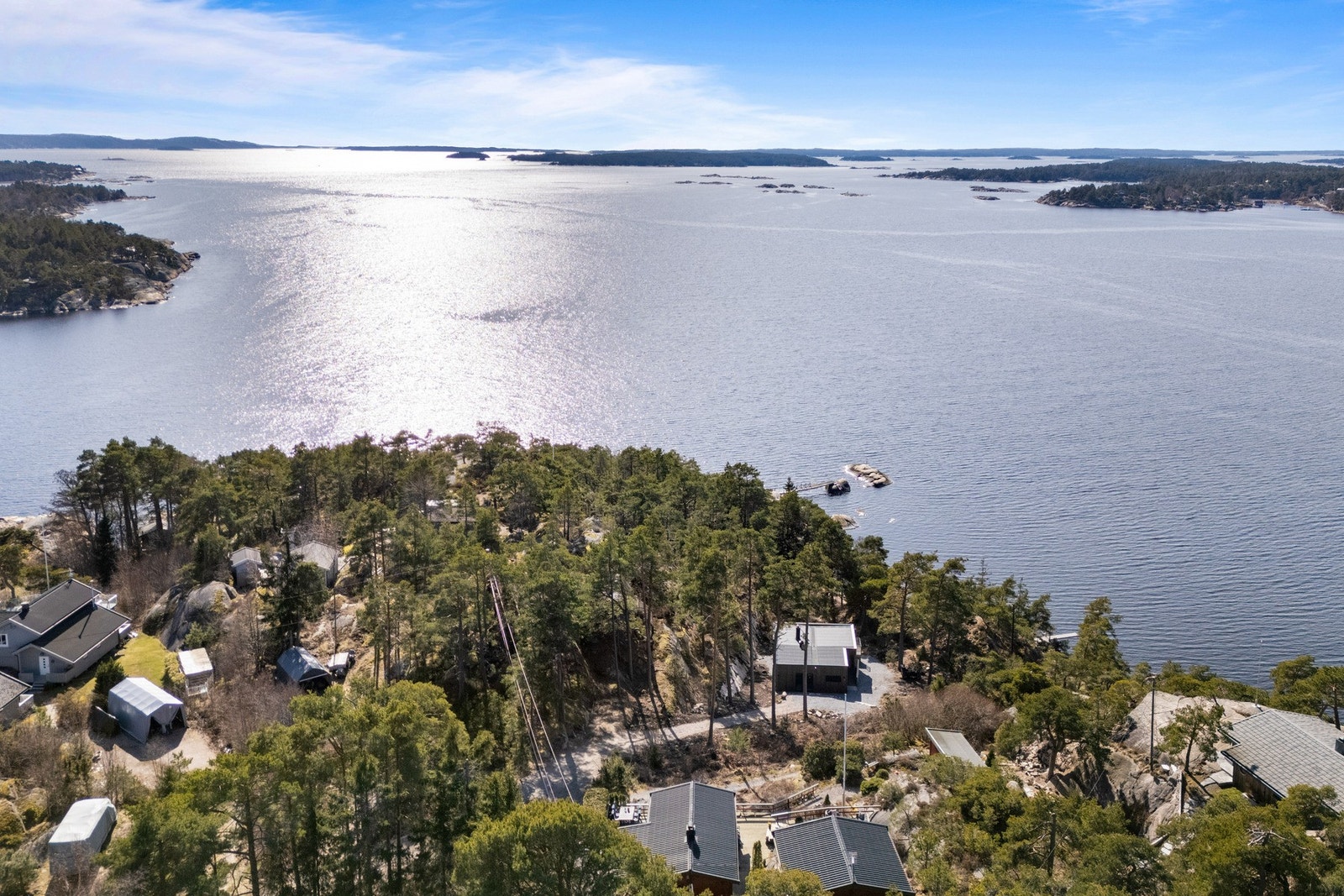 Nærhet til et levende båtliv - med både marinaer, puber og spisesteder i skjærgården. Galleribilde