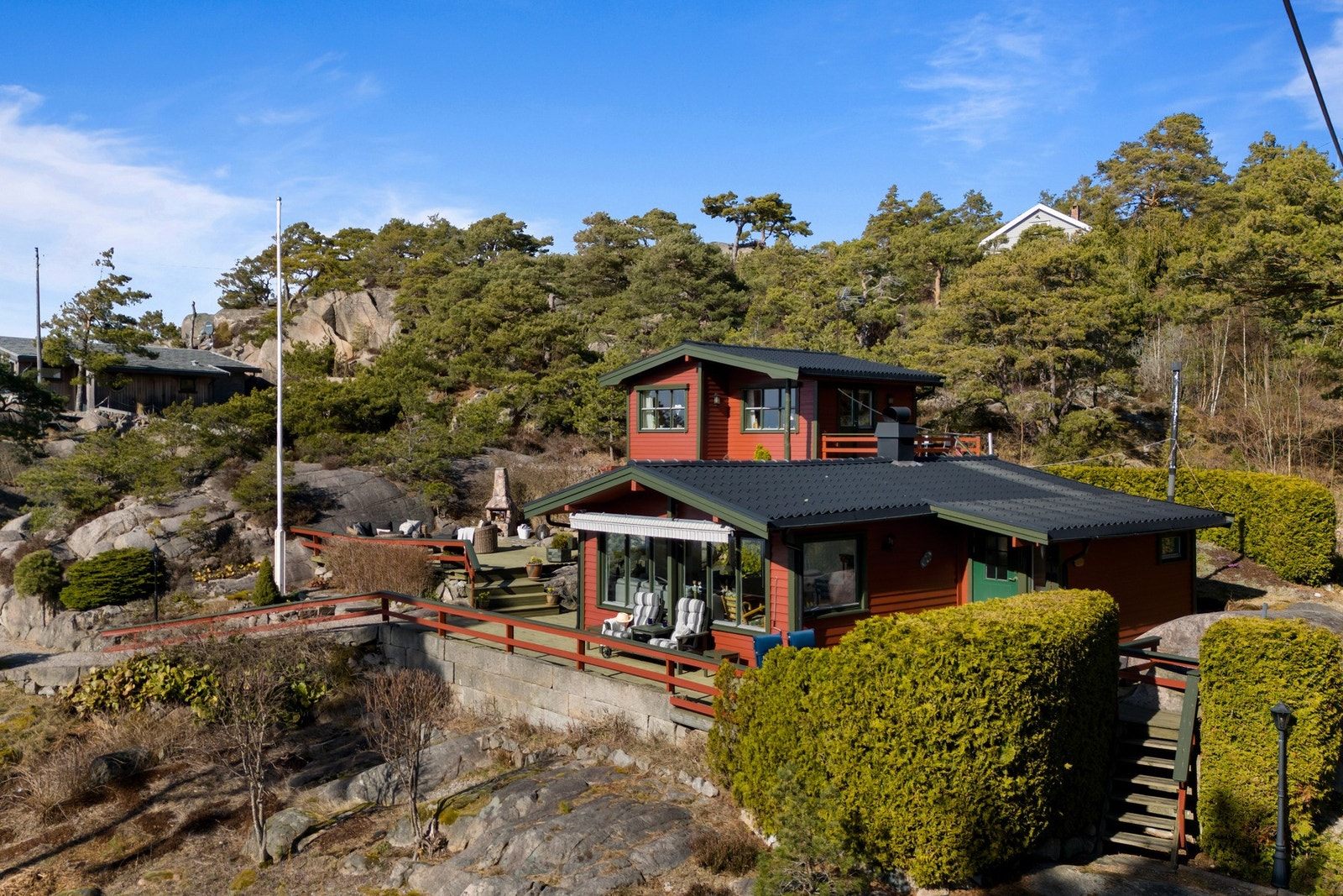 Her nyter du lange, lyse sommerkvelder i solen. Galleribilde