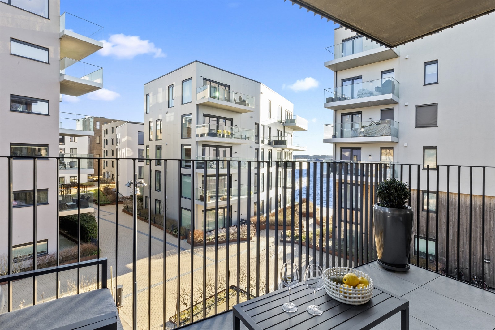 Gunstig plassering med litt ekstra luft til naboene Galleribilde