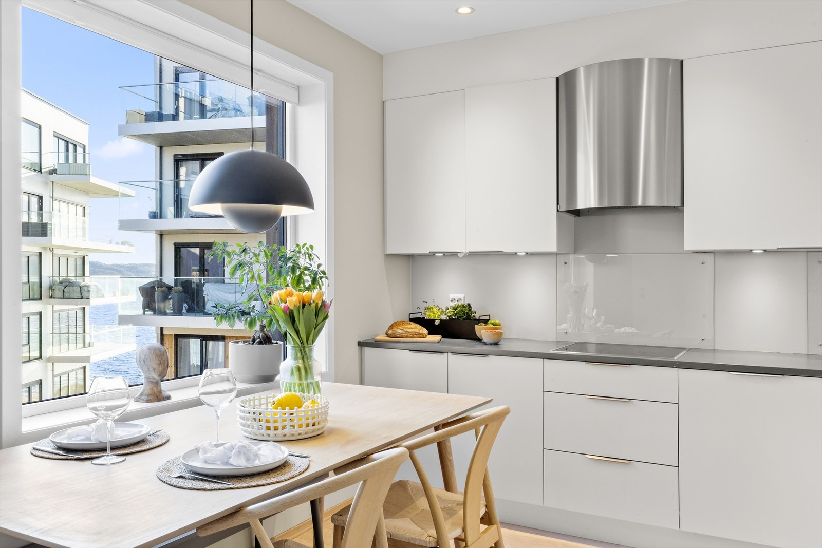 Krogsveen v/Anders Rønn Skajaa presenterer Sjølystveien 42! Galleribilde