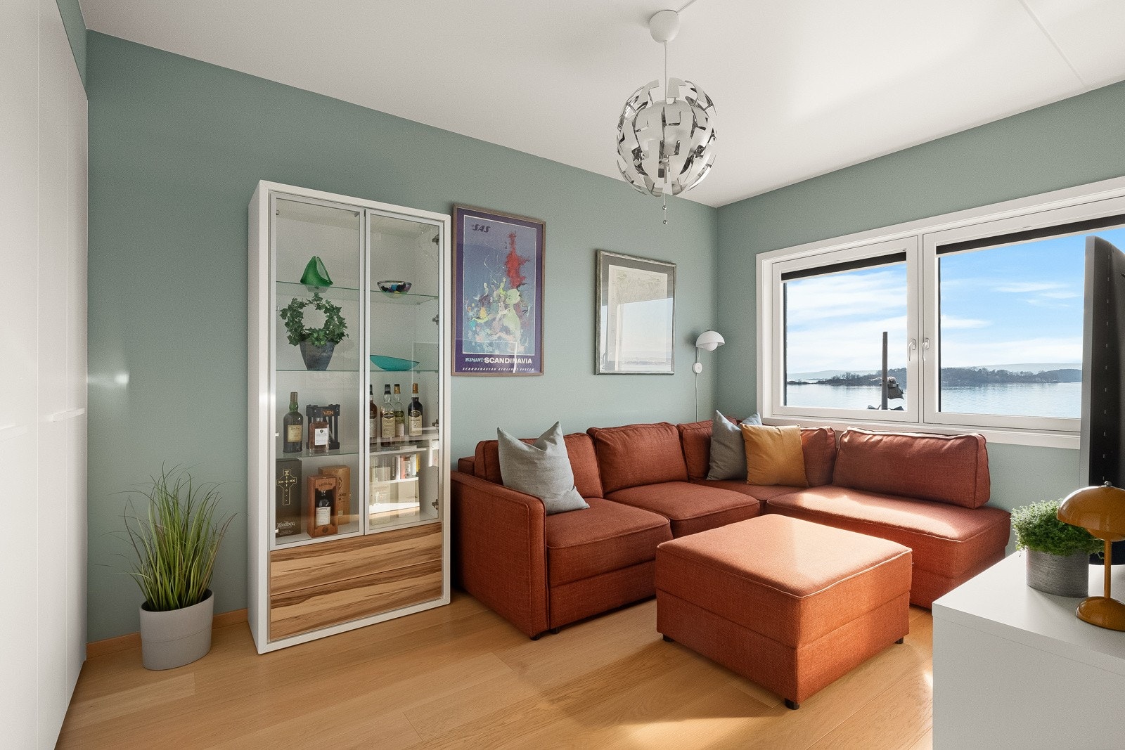 Soverom 2: Praktisk soverom av god størrelse som eier har brukt som gjesterom og TV-stue. Galleribilde