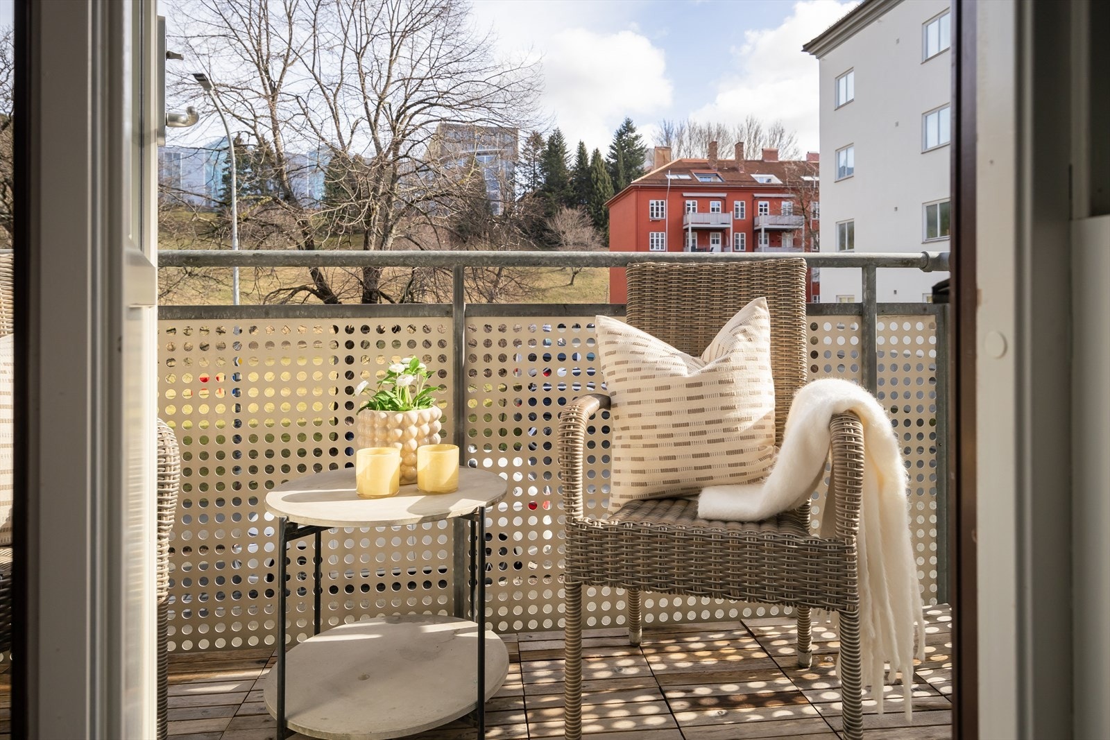 Leiligheten har en ettertraktet beliggenhet med umiddelbar nærhet til NTNU Gløshaugen, NTNU Handelshøyskolen, Helgasetr, St.Olavs hospital mm. Galleribilde