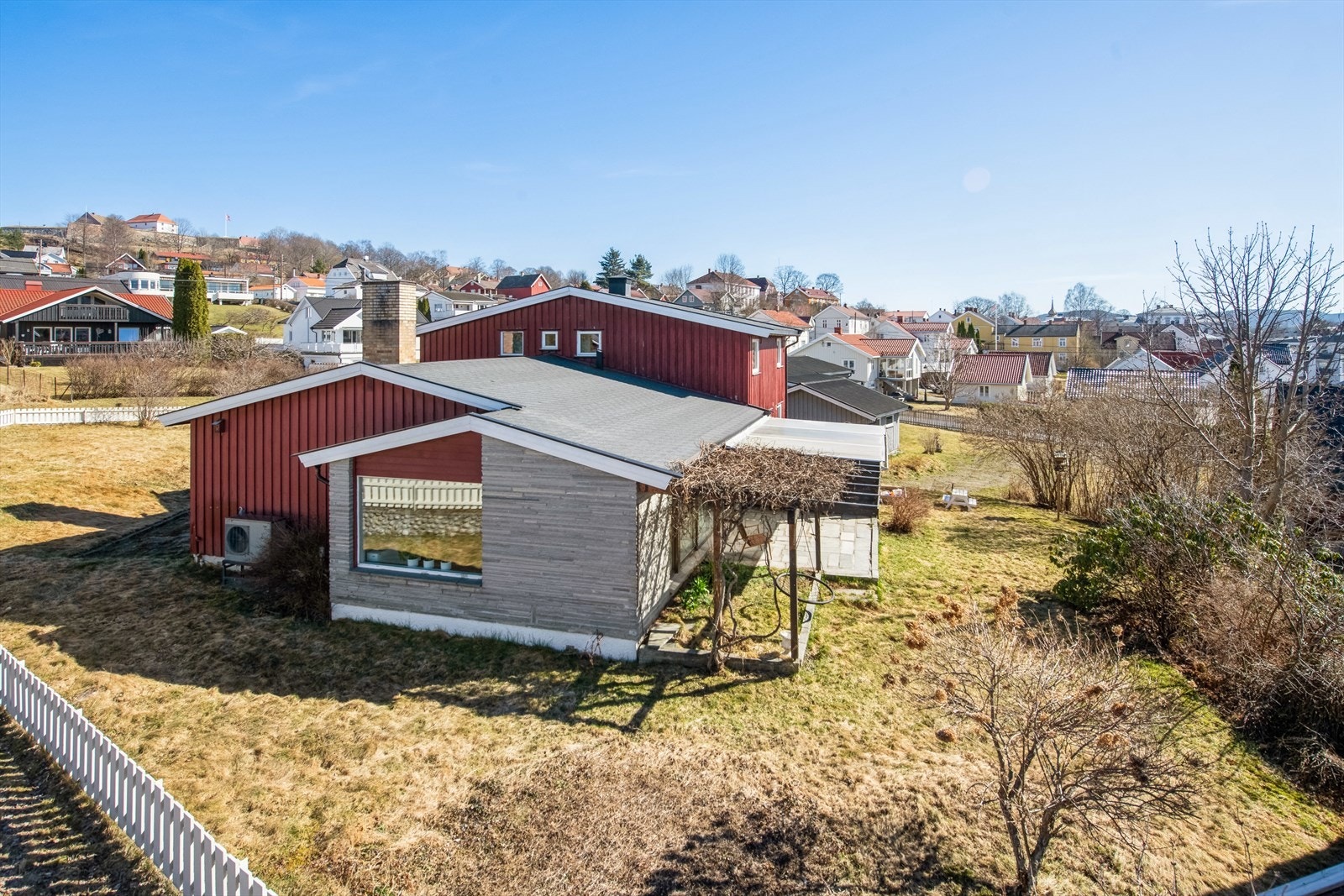 Velkommen til Nygata 17! Sjelden mulighet! Innholdsrik og mye oppusset enebolig med nærhet til Øvrebyen! Galleribilde