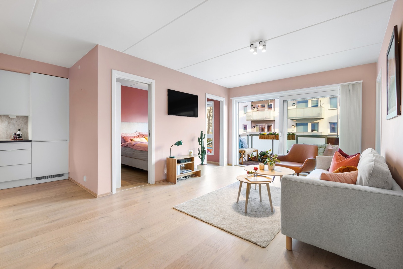 Oppvarming fra vannbåren gulvvarme med soneregulering alle rom, med unntak av bod Galleribilde