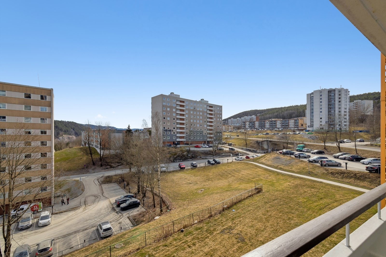 Hyggelig utsyn fra balkong. Galleribilde