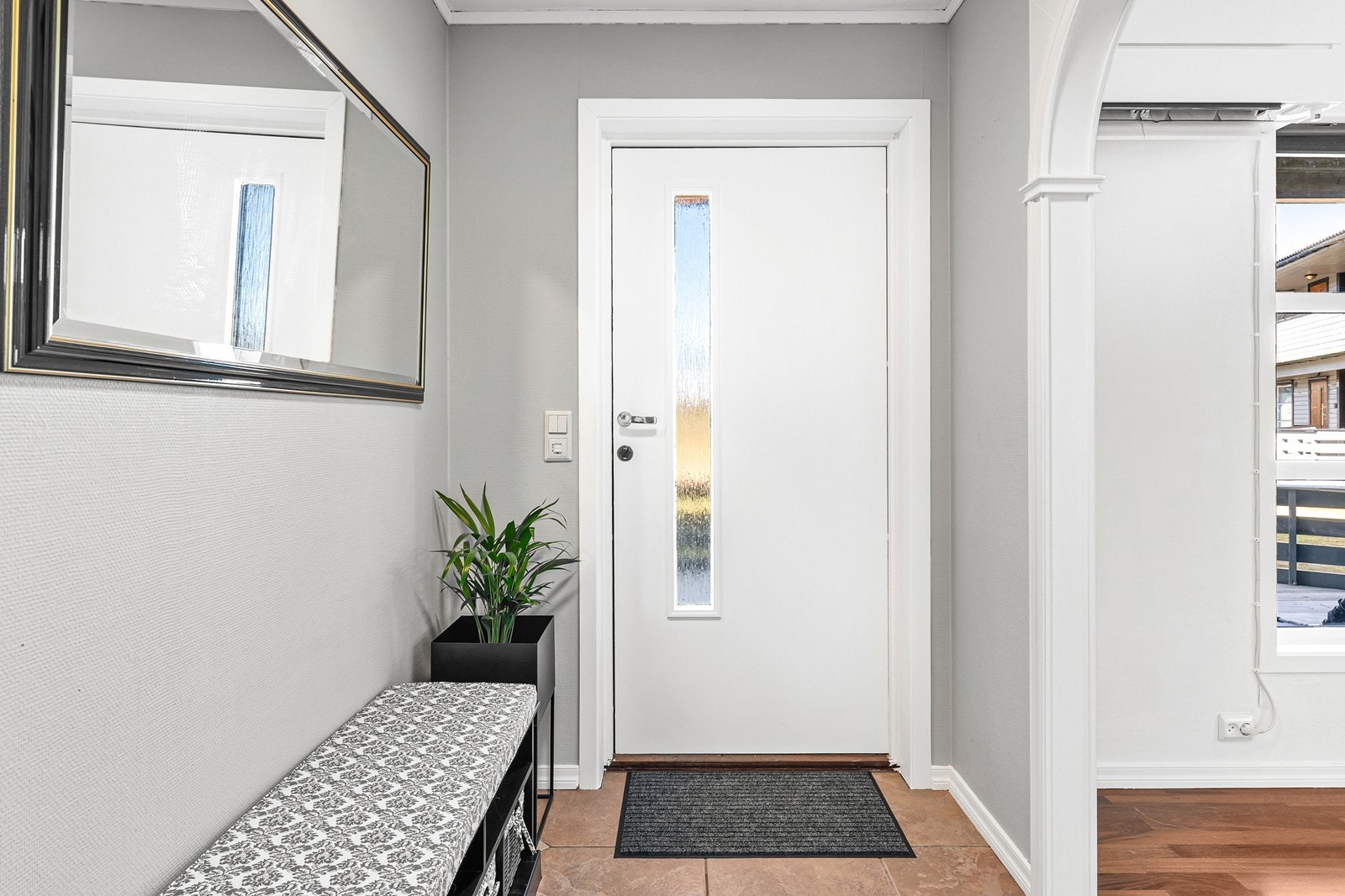 Det er ellers gode lagringsmuligheter i walk-in garderobe. Galleribilde