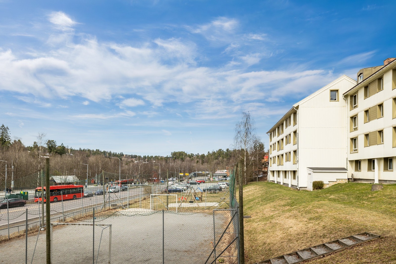 Attraktiv og sentral beliggenhet med Hauketo togstasjon kun et steinkast unna. Galleribilde