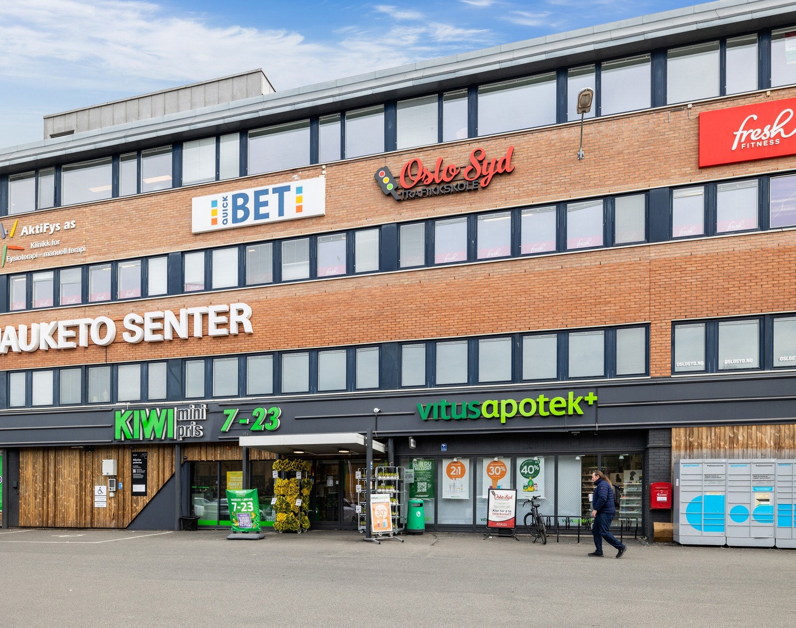 Kort vei til Hauketo senter. Her finner du matbutikk, Vitusapotek, Fresh Fitness m.m. Galleribilde