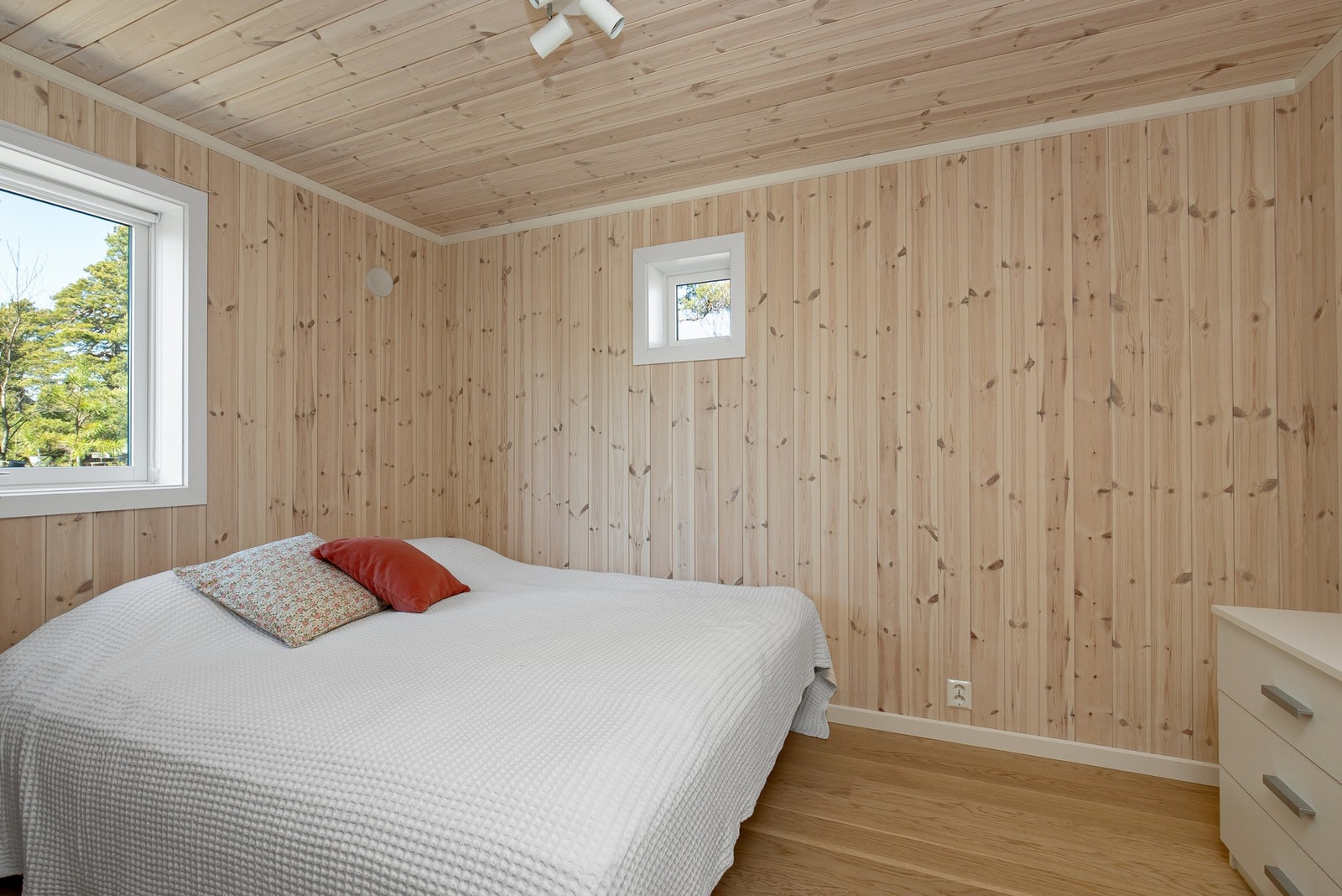 Soverom 2 i 1. etasje. Sengen på bilde er 180x200 cm. Galleribilde