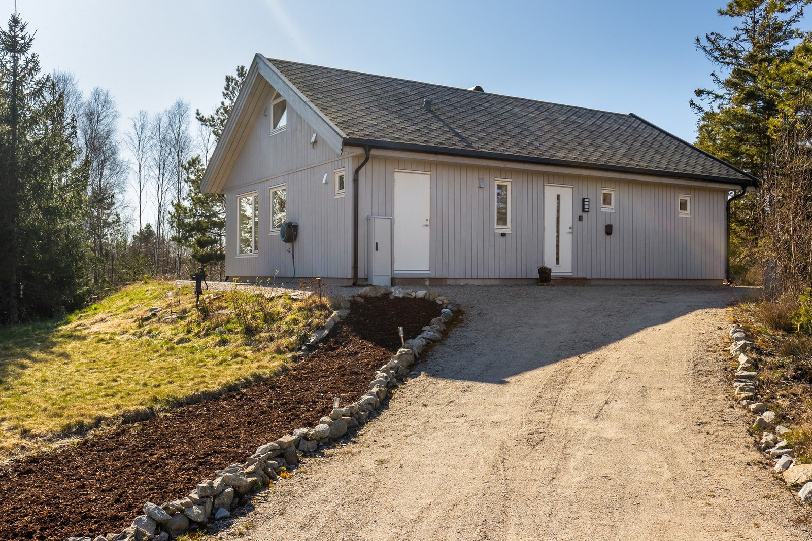 Velholdt og moderne hytte. Galleribilde