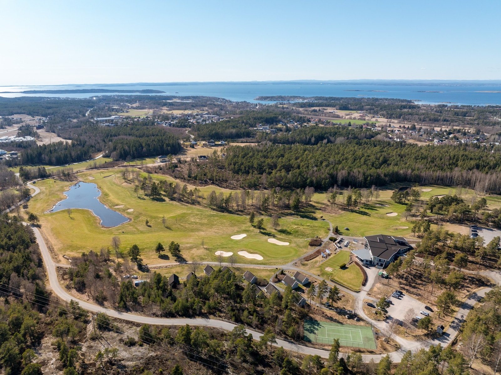 Fantastisk oversiktsbilde som viser den unike beliggenheten. Galleribilde
