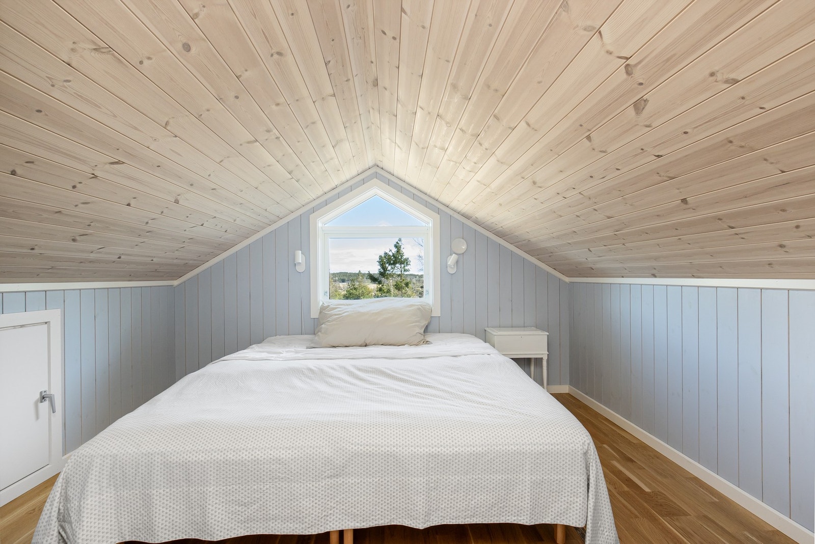 Disponibelt rom i 2. etasje som eier har benyttet som soverom. Galleribilde