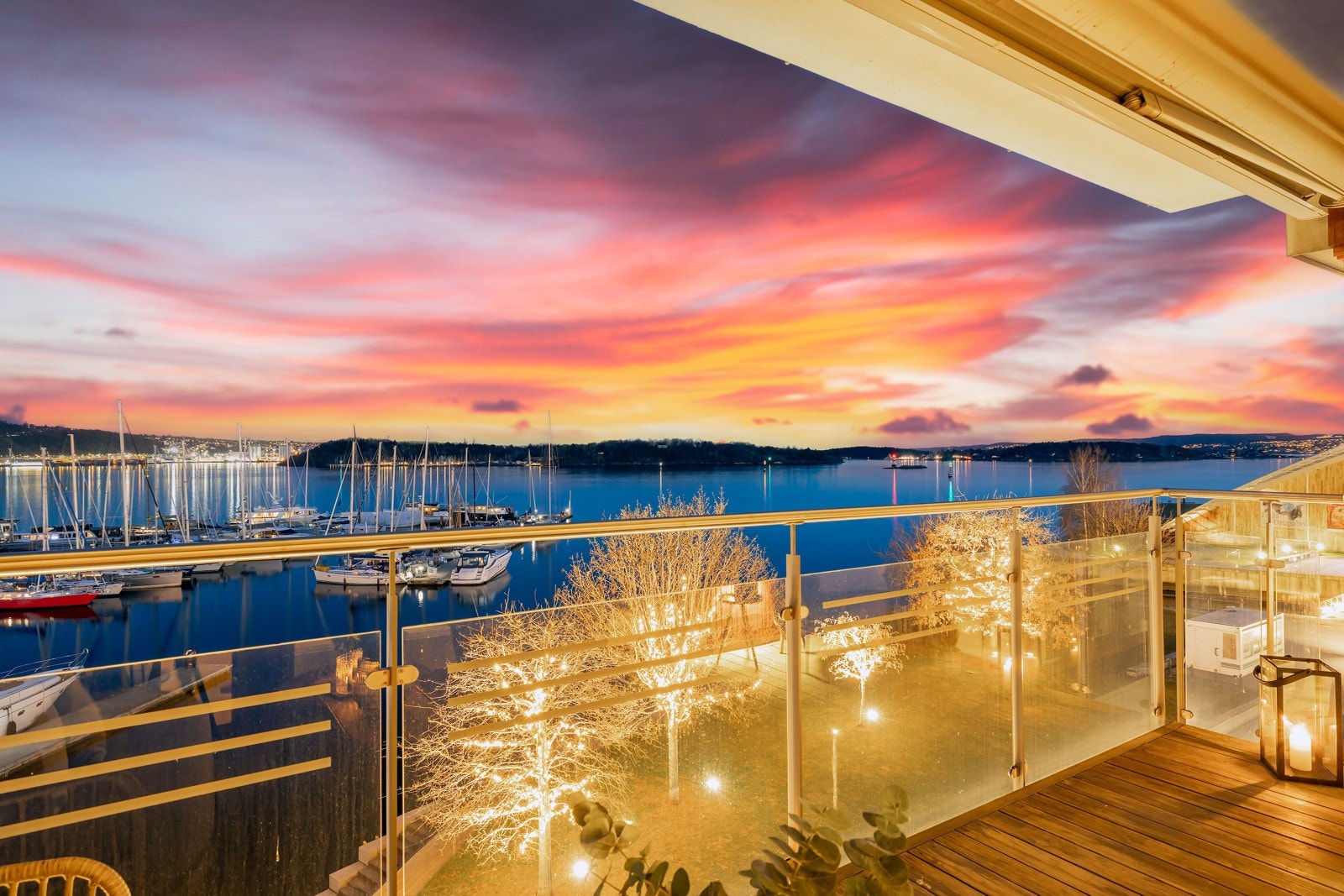 Strandpromenaden rett utenfor omkranser holmene og gir fantastiske rekreasjonsmuligheter med uforstyrret utsikt over Oslofjorden. Galleribilde