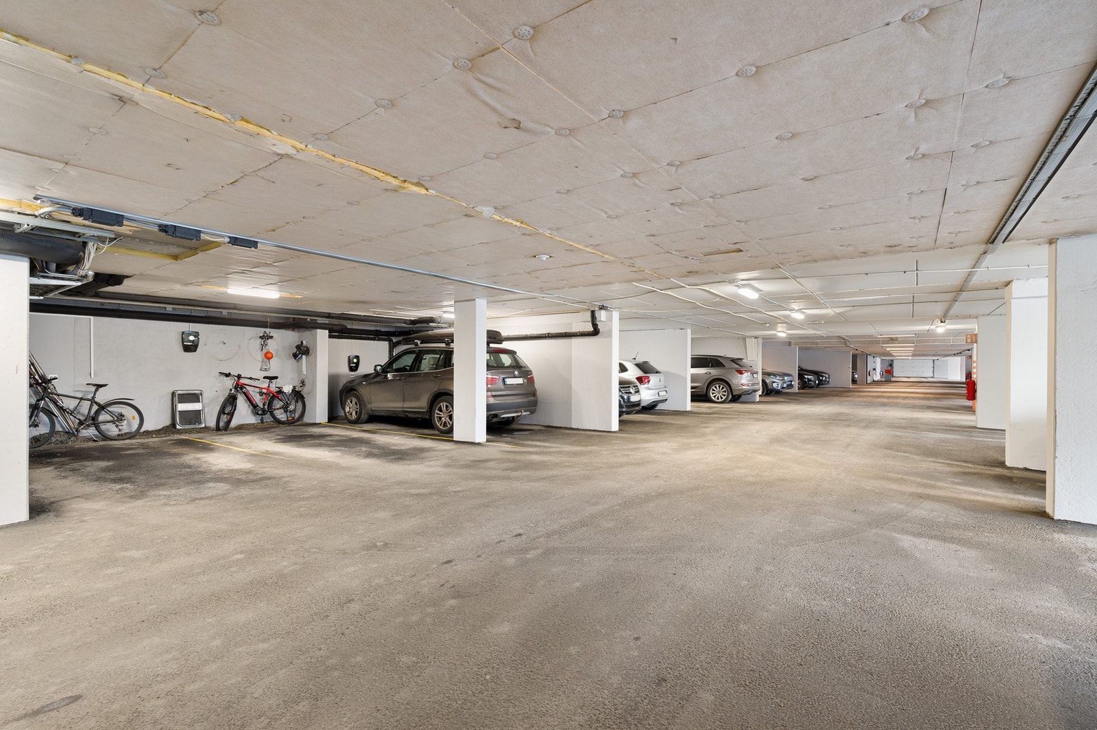 Leiligheten har egen parkeringsplass i felles garasjeanlegg Galleribilde