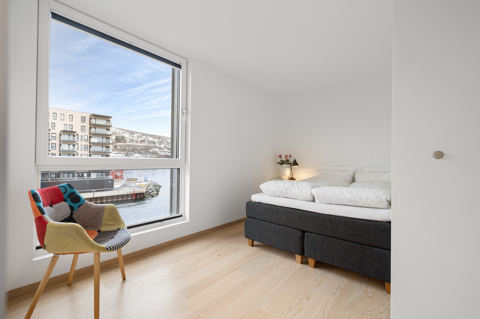 Soverom nr 2 er av fin størrelse til bruk som gjesterom eller for barn/unge i huset Galleribilde
