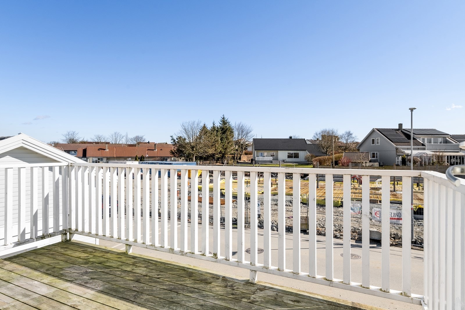 Balkongen måler 8 m². Galleribilde