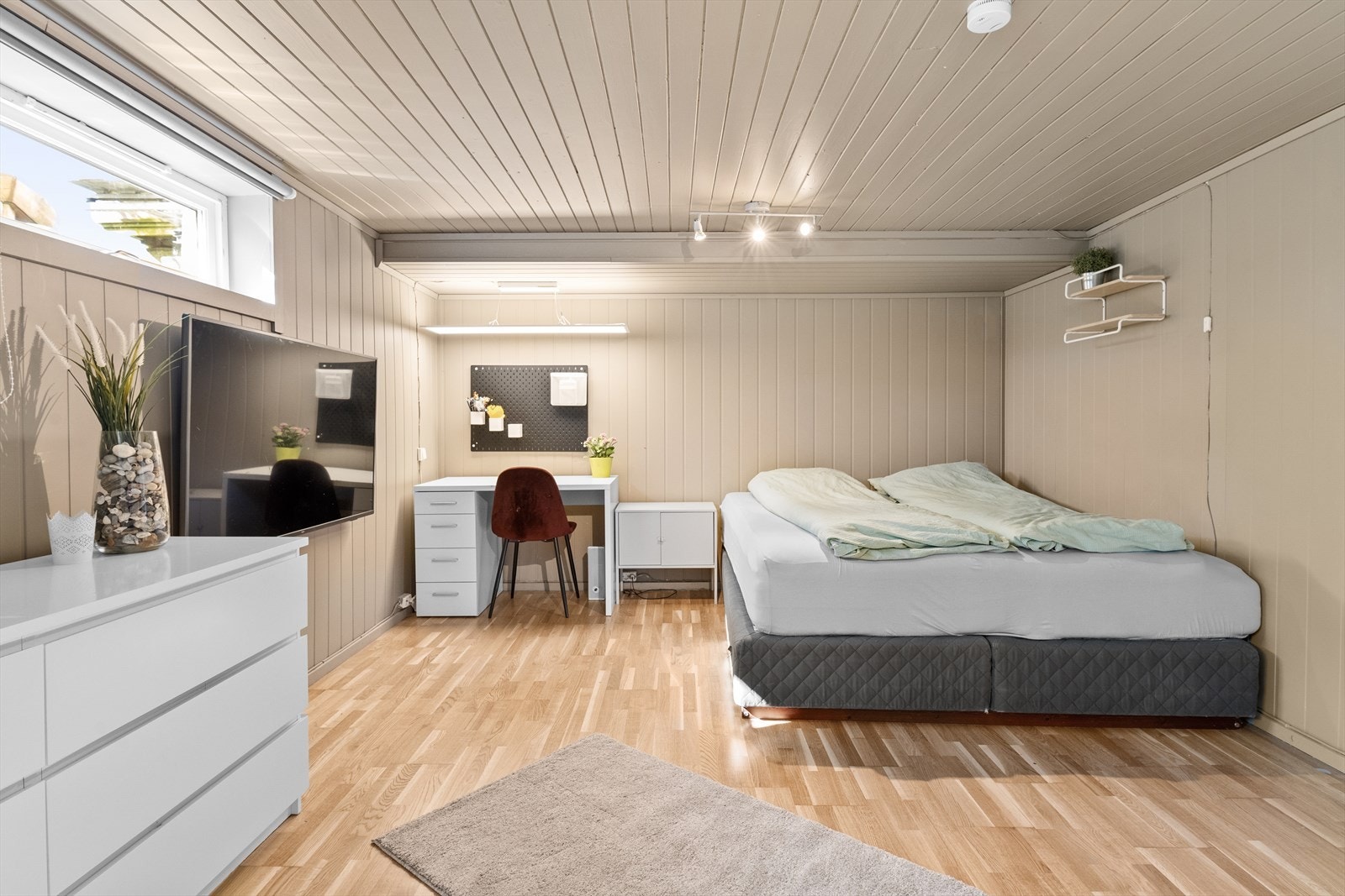 Rom benyttet som soverom i kjelleretasje (ikke godkjent til varig opphold). Galleribilde