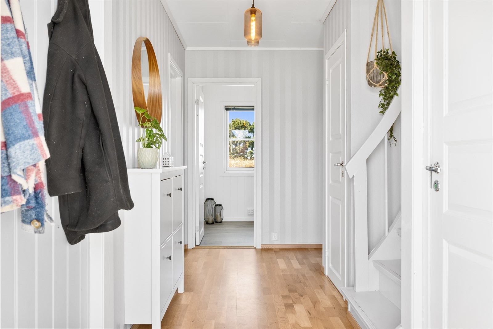 Videre beveger man seg opp i 2. etasjen. Galleribilde