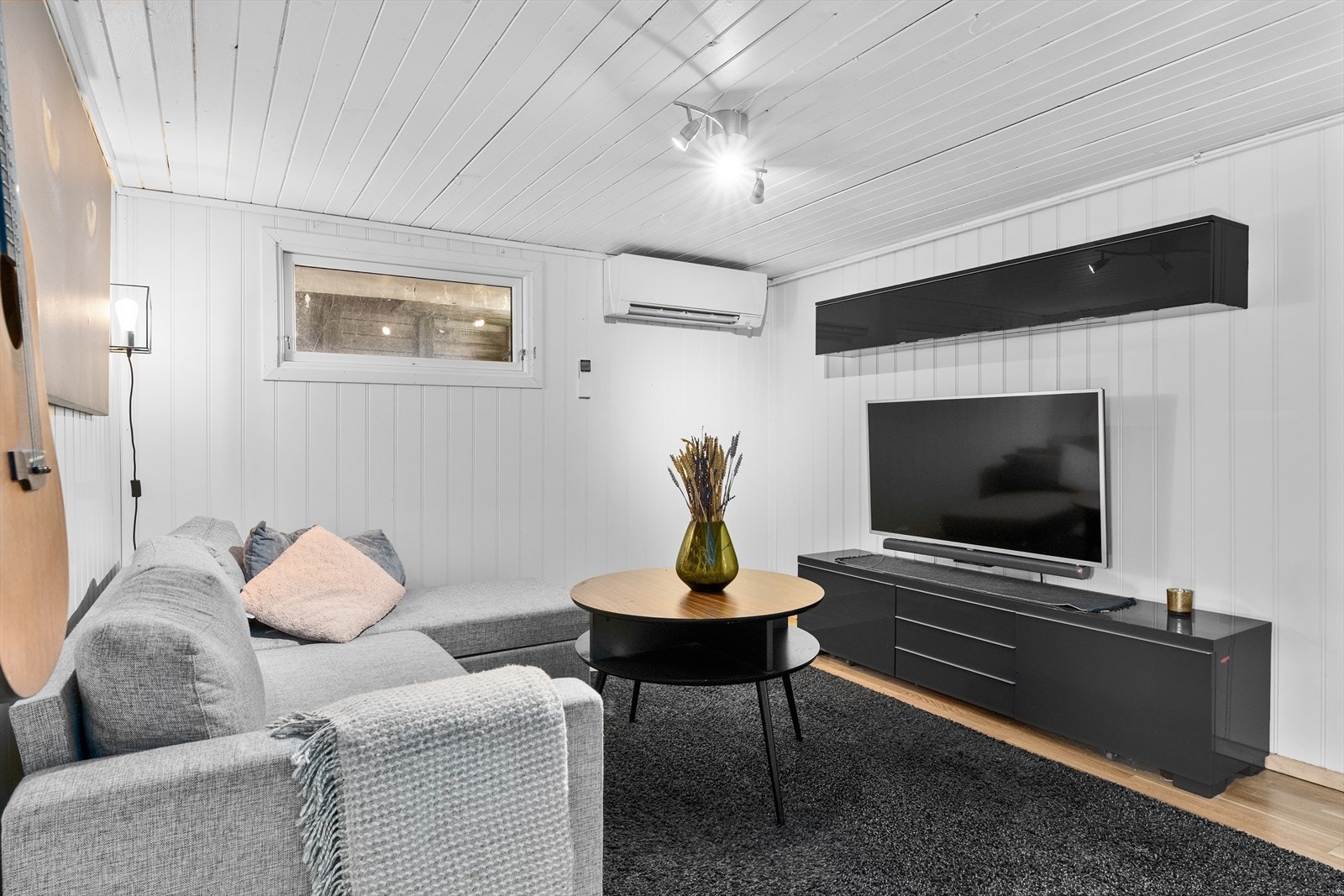 Rom benyttet som stue nr. 2 i kjelleretasje (ikke godkjent til varig opphold). Galleribilde