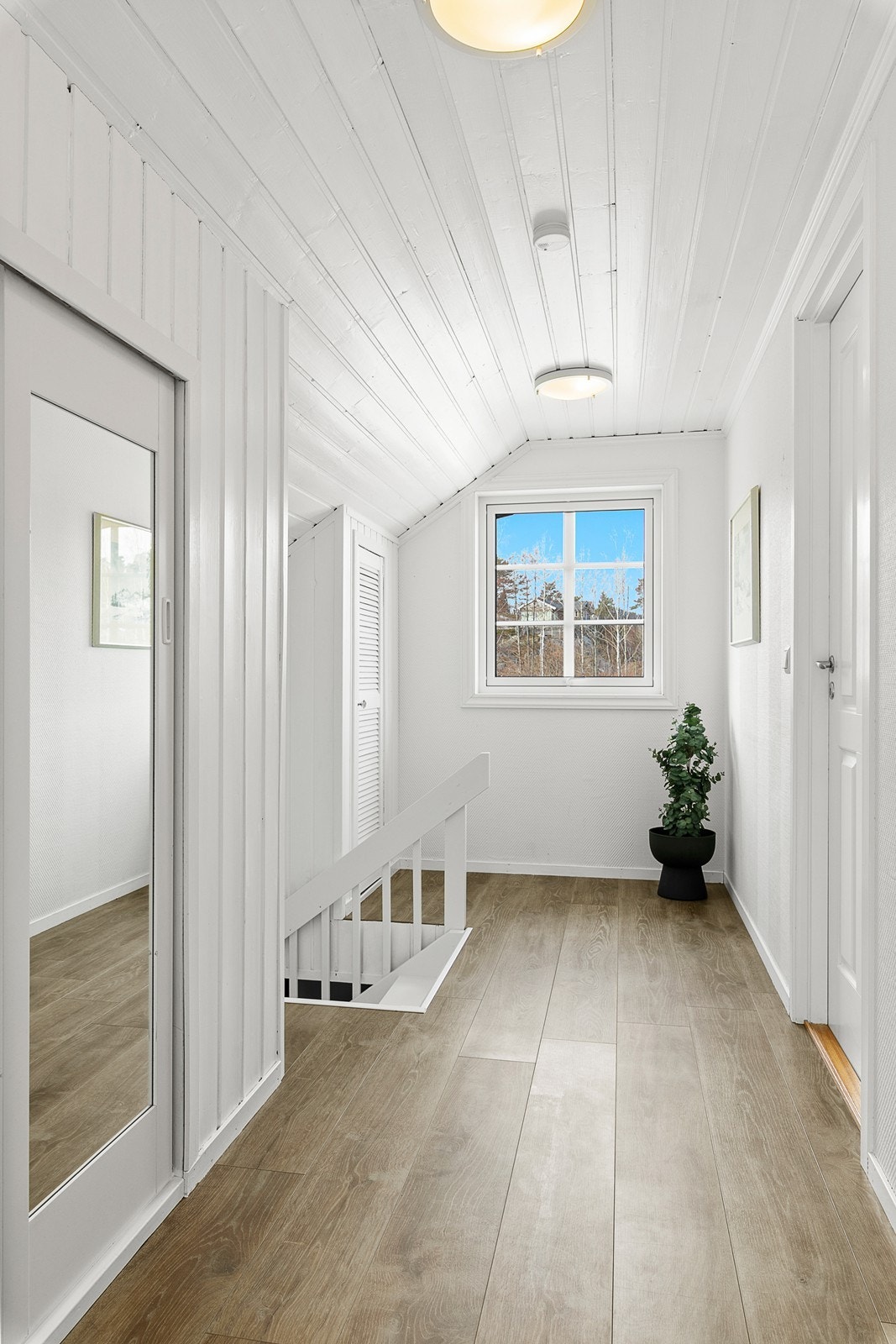 Trapp fra inngangsparti Galleribilde