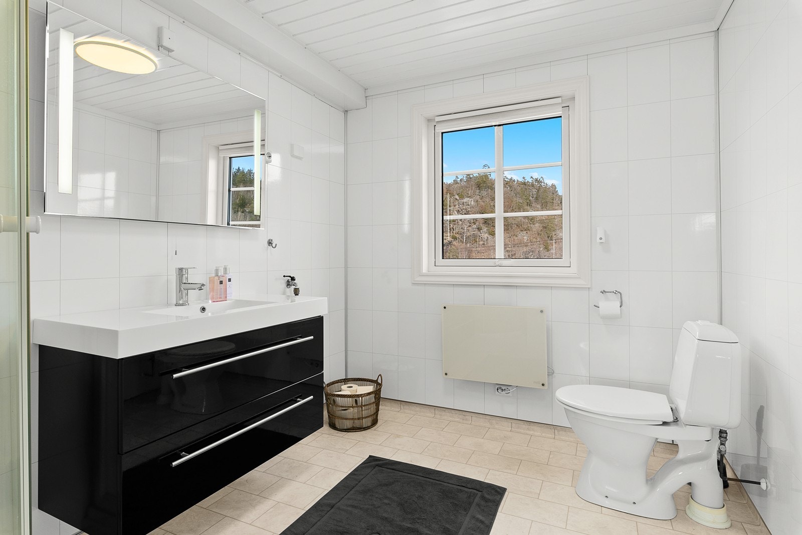Del av bad i leilighet Galleribilde