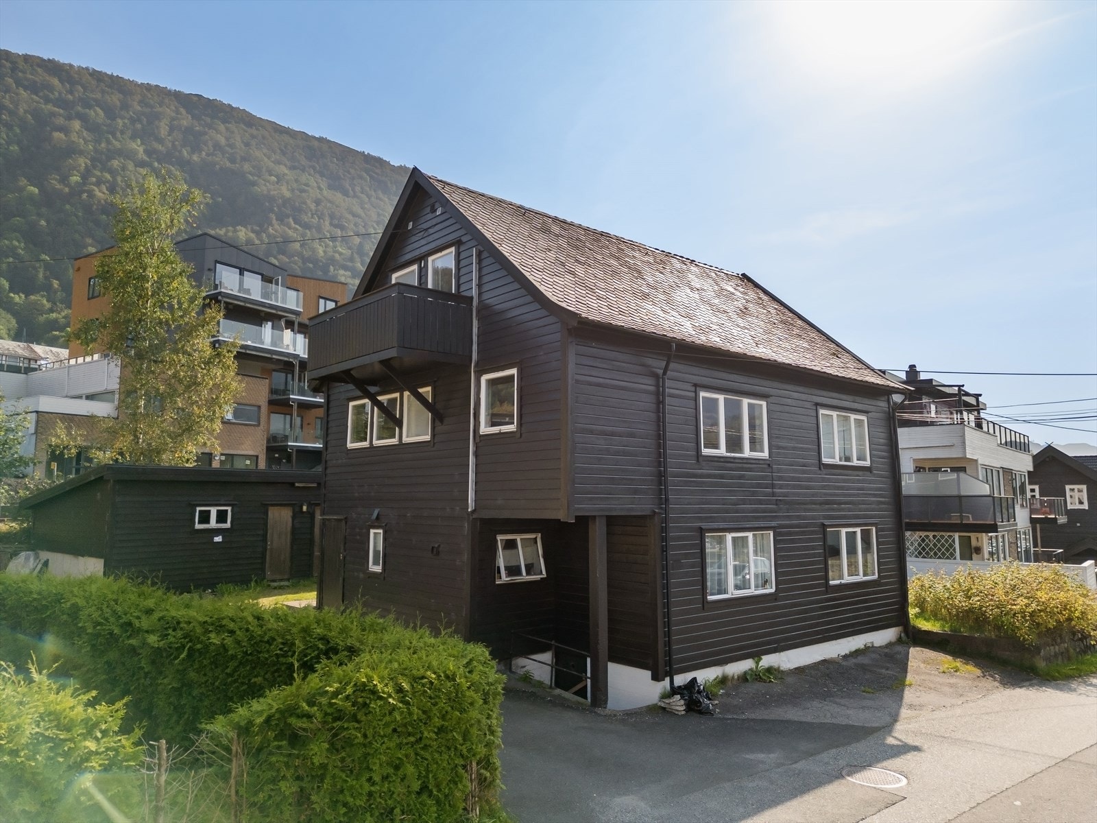 Leiligheten ligger i et bygg som er inndelt i 2 seksjoner. Galleribilde