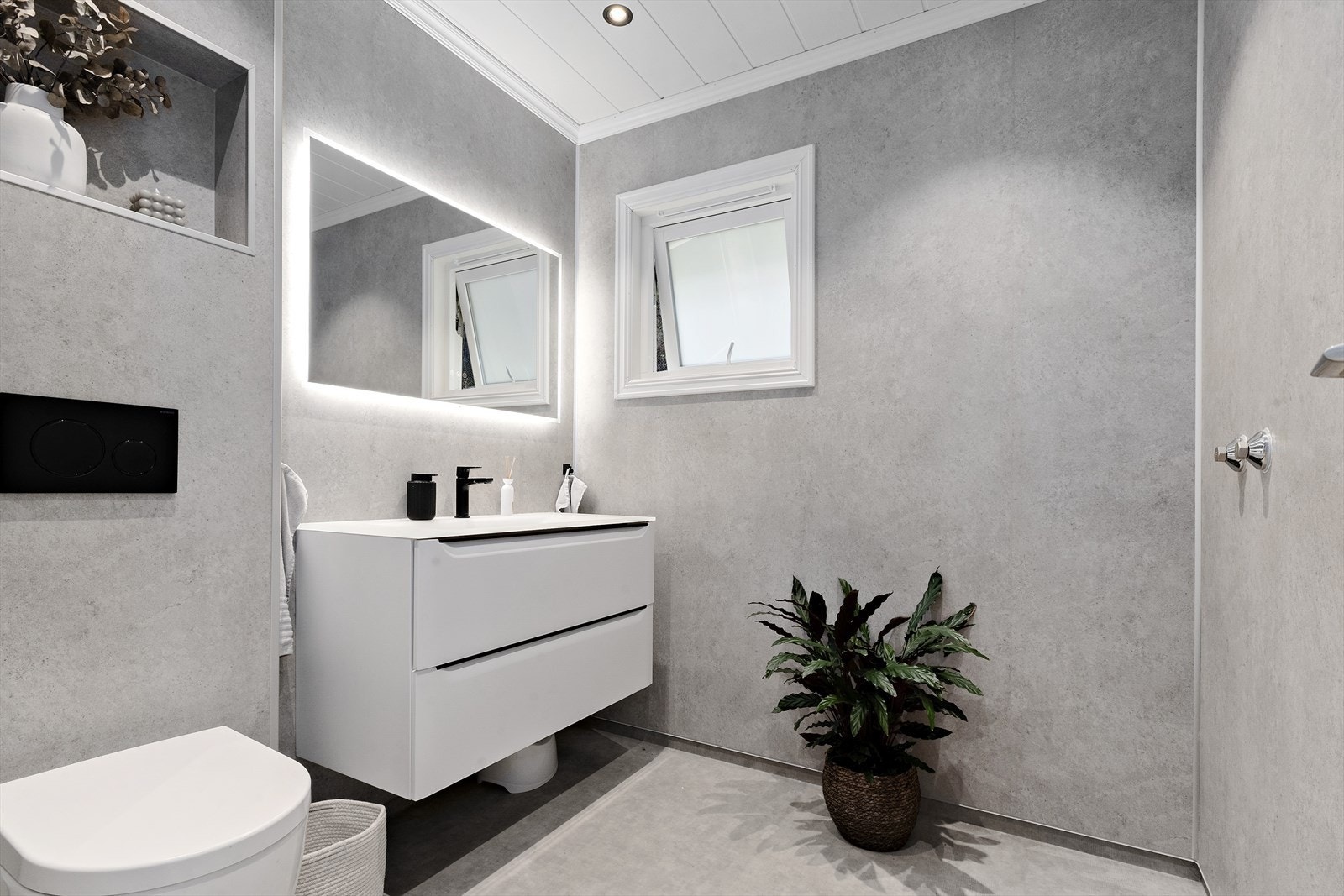 Nytt, lekkert bad i hovudetasjen. Galleribilde