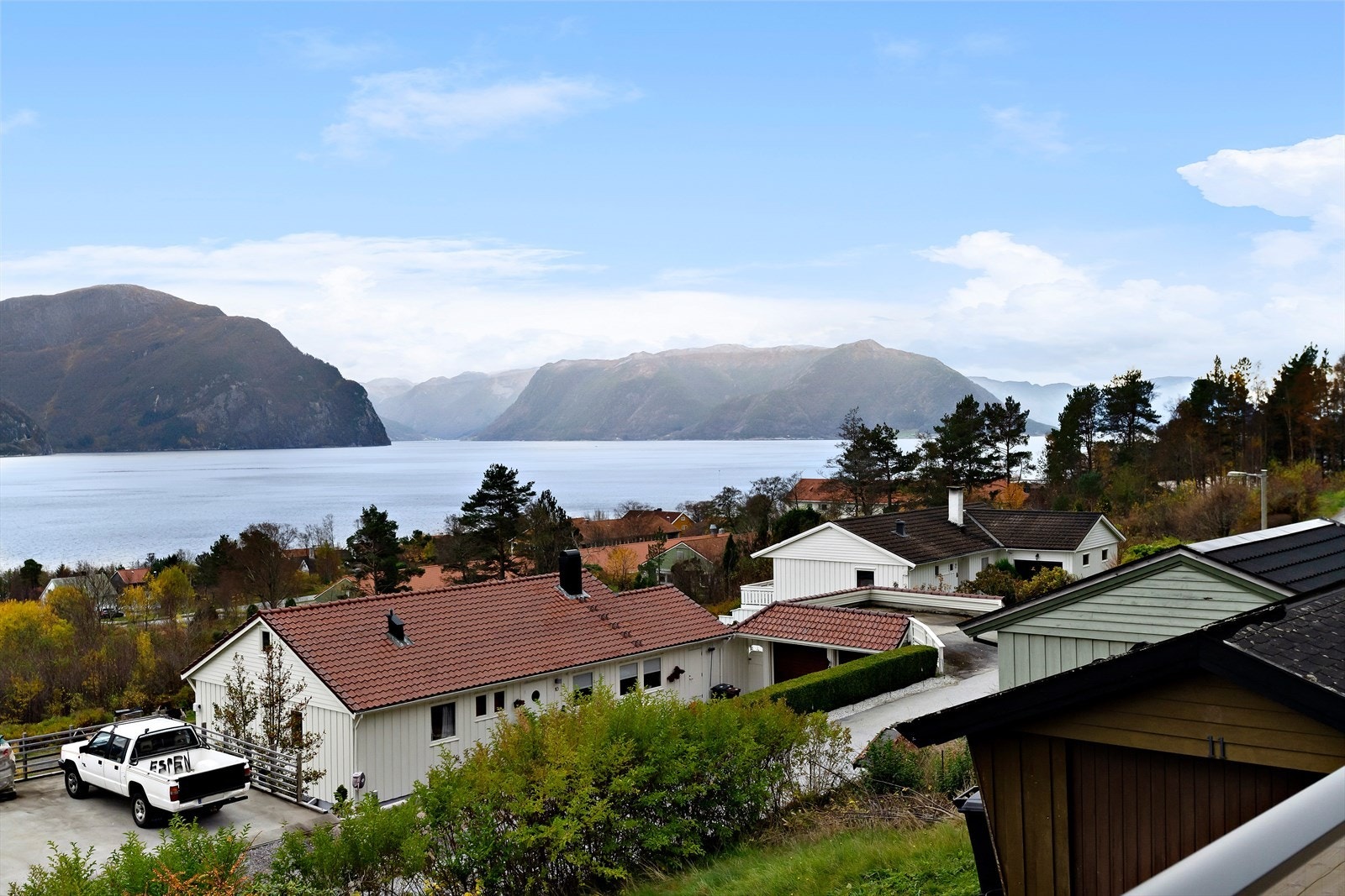 Litt av utsikta utover Sognefjorden. Galleribilde