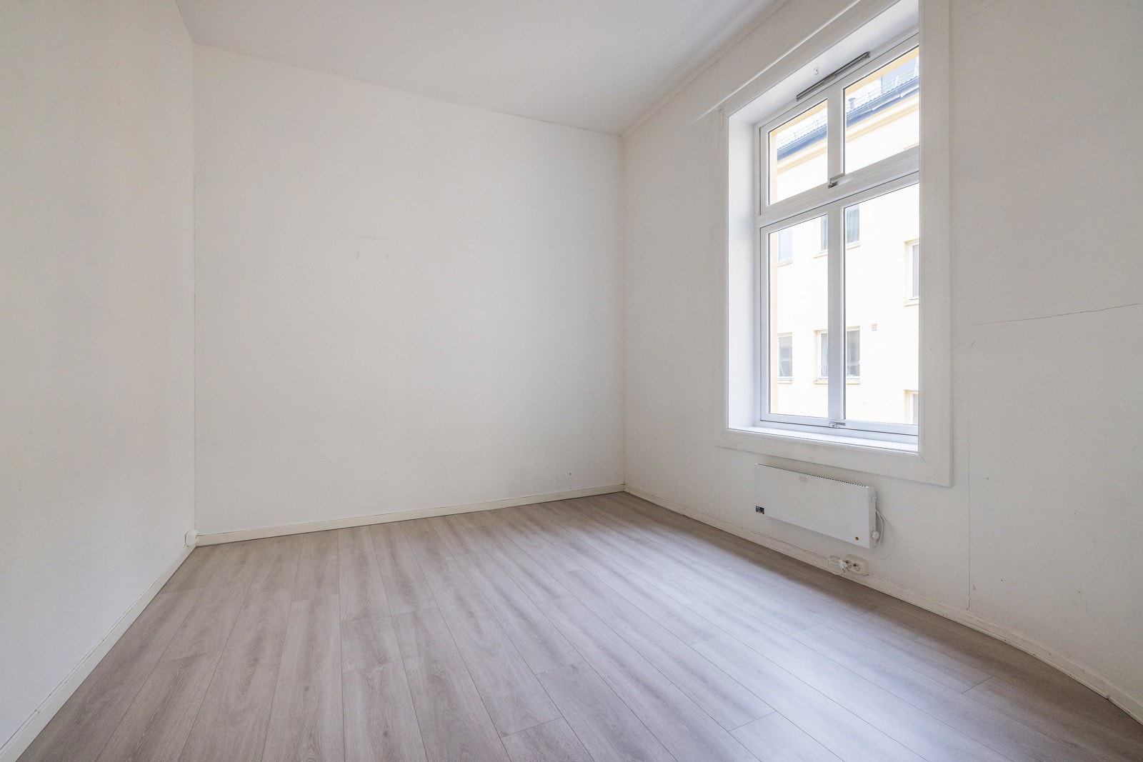 Hovedsoverommet er av god størrelse med god plass til dobbeltseng og garderobeskap. Galleribilde